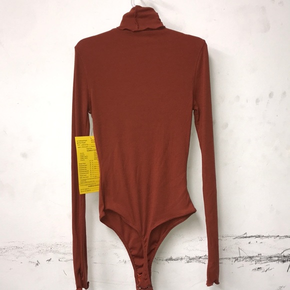 WOOW! NWOT FREE PEOPLE Burnt Orange Bodysuit sz XS - Picture 3 of 4
